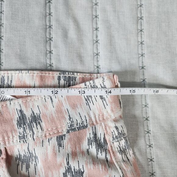 Levis Pink And Grey Short Shorts - Picture 5 of 6